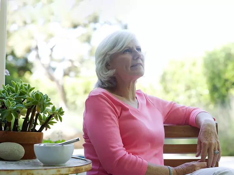 Senior (sam) w mieście