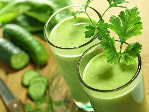 5 najczęściej powtarzanych mitów o sokach